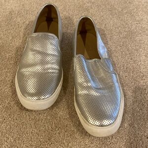 SOFREE silver metallic slip on sneakers. 
Fashion at its best